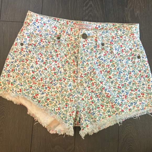 Guess Floral Shorts - Picture 12 of 15